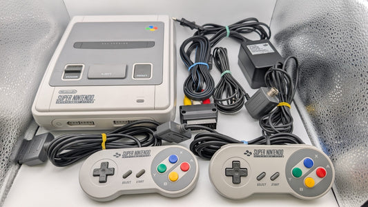 Super Nintendo SNES Konsole PAL - 2 x Controller original - Kabel