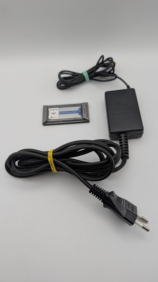 Original Sony PSP Netzteil AC Adapter PSP-104 + Memory Stick Pro Duo 32MB Karte